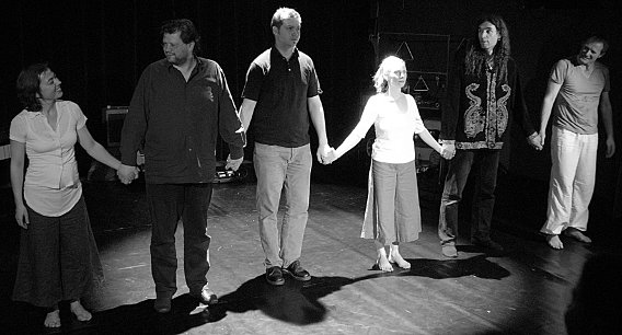 Improvised Music & Dance Vol. 1 im Plastischen Theater Hobbit, Wrzburg, 2007-03-31. Andrea Kneis, Stefan Hetzel, Dennis Schtze, Heike Kernbach, Chiko U, Christof Gan